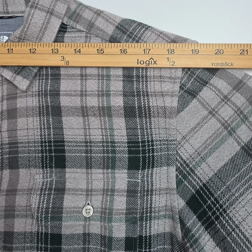 The North‎ Face Button-Up Flannel Shirt Men's L Tan/Green Plaid Long Sleeves